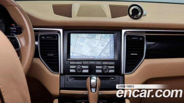 Porsche Macan 95B, 2016 14