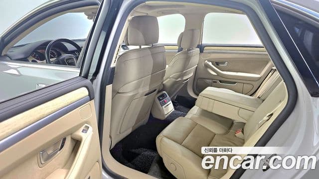 Audi New A8 D3, 2010 11