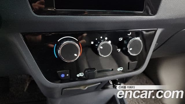 신위안 이티밴 4인승, 2023 15