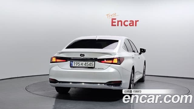 Lexus ES300h 7세대 Executive, 2025 4