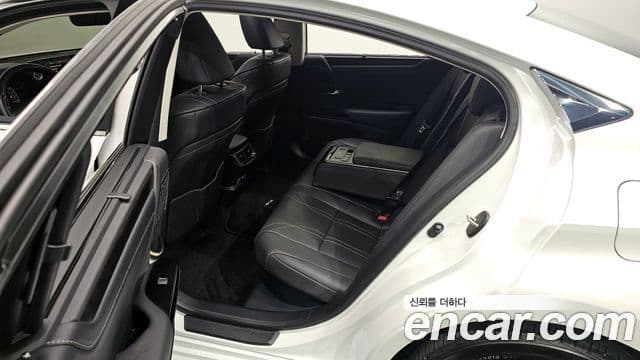 Lexus ES300h 7세대 Executive, 2025 11