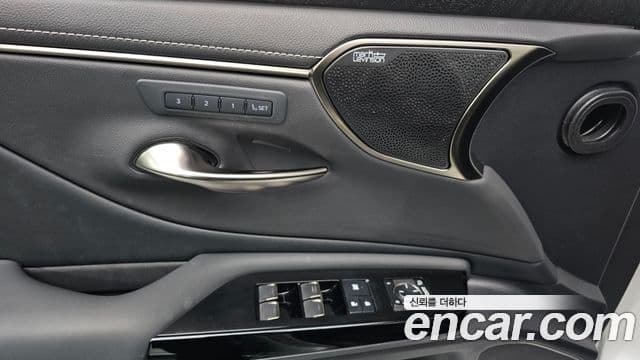 Lexus ES300h 7세대 Executive, 2025 12