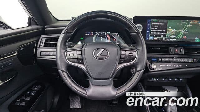 Lexus ES300h 7세대 Executive, 2025 13