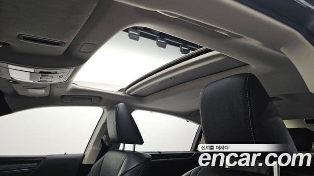 Lexus ES300h 7세대 Executive, 2025 18