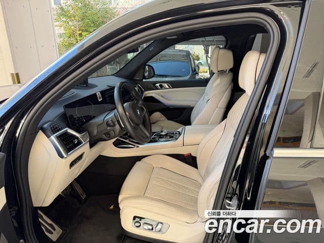 BMW X7 (G07) xDrive 40i M Sport 6인승, 2024 9