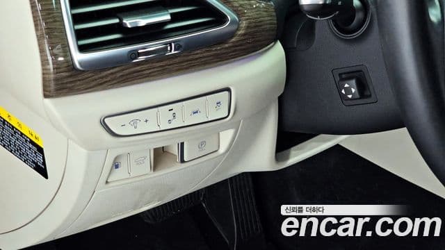 Genesis G90 Premium Luxury, 2021 14