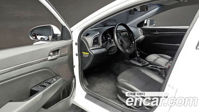 Hyundai Avante AD 1.6 e-VGT Smart, 2016 11