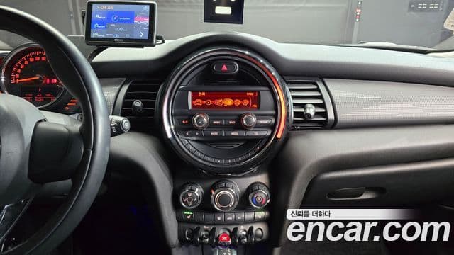 Mini Cooper D 3세대, 2015 14