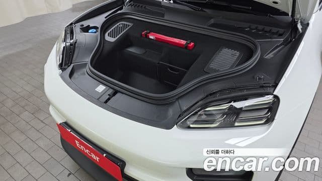 Porsche Macan EV 4S, 2025 6