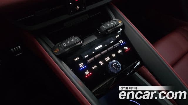 Porsche Macan EV 4S, 2025 9