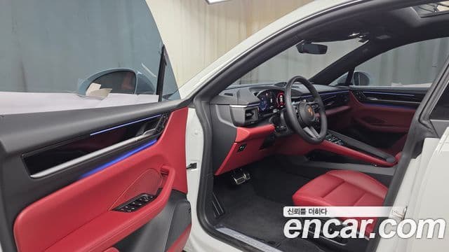 Porsche Macan EV 4S, 2025 10