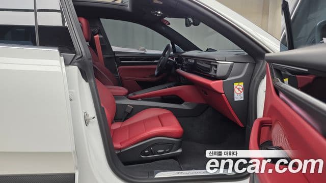 Porsche Macan EV 4S, 2025 11