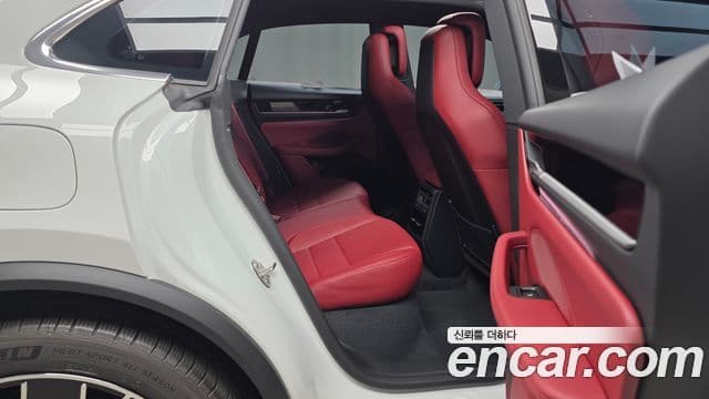 Porsche Macan EV 4S, 2025 12