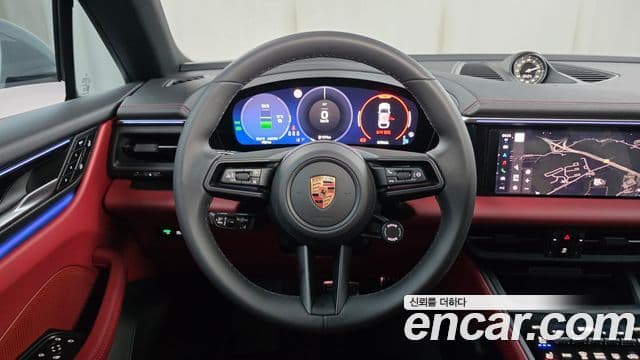 Porsche Macan EV 4S, 2025 13