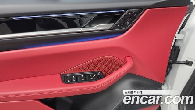 Porsche Macan EV 4S, 2025 17