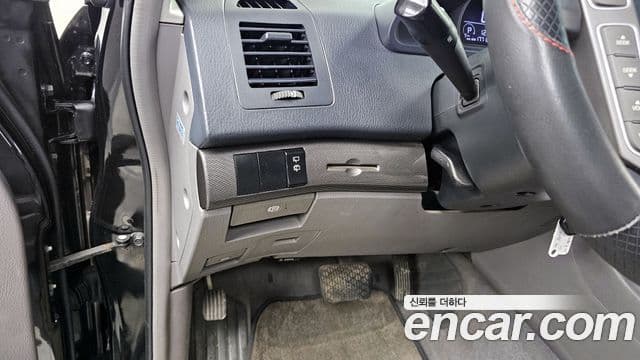 KG모빌리티(SsangYong) Korando 투리스모 2WD LT 11인승, 2014 16