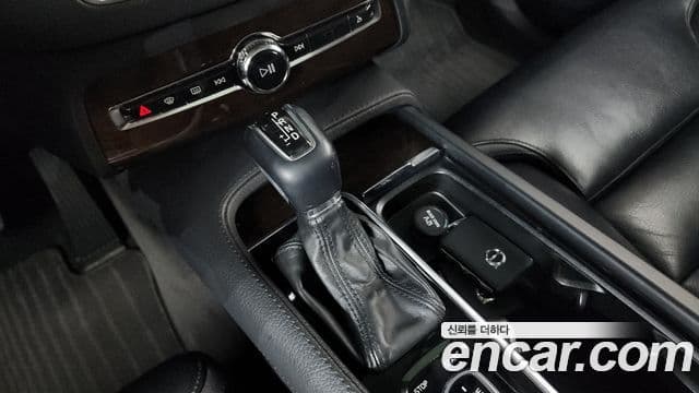 Volvo XC90 2세대 D5 Momentum, 2017 9