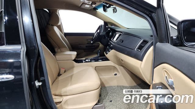 Kia All New Carnival Prestige, 2015 11