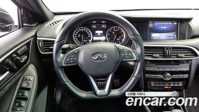 Infiniti Q30 2.0 Exclusive City чёрный, 2017 13