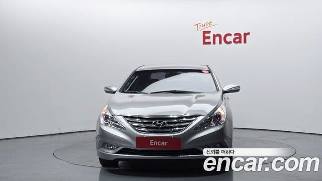 Hyundai YF Sonata LPI Premier(для людей с инвалидностью), 2010 3