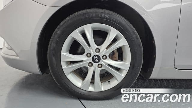 Hyundai YF Sonata LPI Premier(для людей с инвалидностью), 2010 все фото