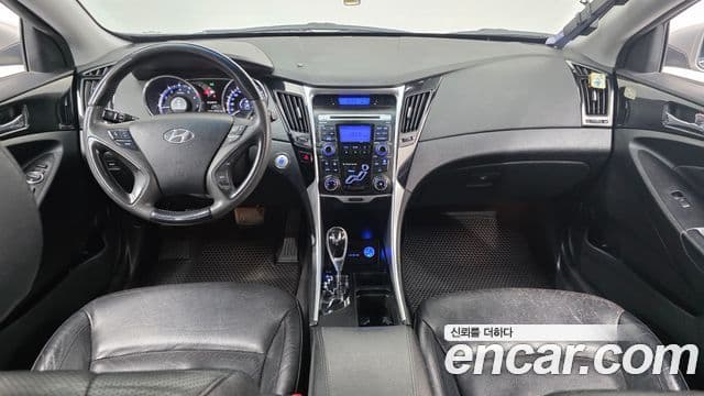 Hyundai YF Sonata LPI Premier(для людей с инвалидностью), 2010 7