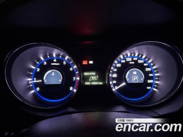 Hyundai YF Sonata LPI Premier(для людей с инвалидностью), 2010 8