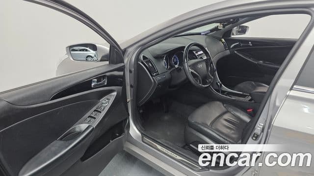 Hyundai YF Sonata LPI Premier(для людей с инвалидностью), 2010 11