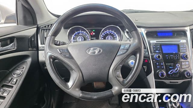 Hyundai YF Sonata LPI Premier(для людей с инвалидностью), 2010 14