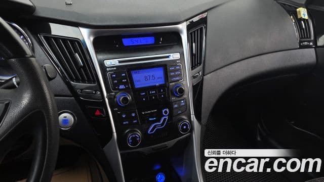 Hyundai YF Sonata LPI Premier(для людей с инвалидностью), 2010 15