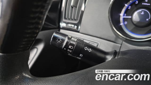 Hyundai YF Sonata LPI Premier(для людей с инвалидностью), 2010 18