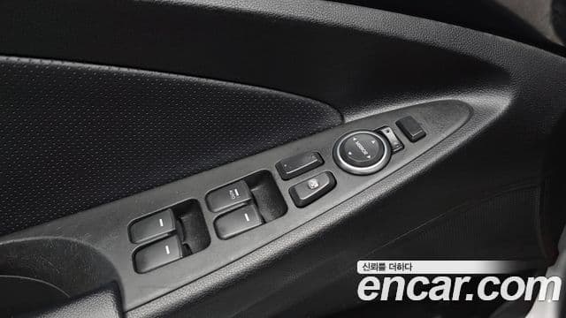 Hyundai YF Sonata LPI Premier(для людей с инвалидностью), 2010 19