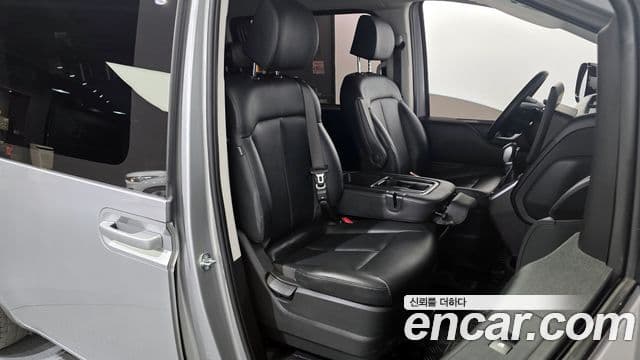 Hyundai Staria Modern, 2023 12