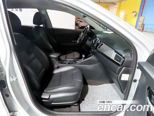 Kia Niro Prestige, 2017 10