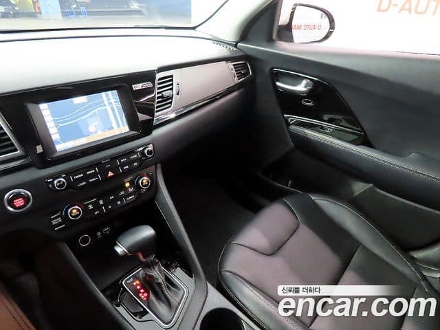 Kia Niro Prestige, 2017 11