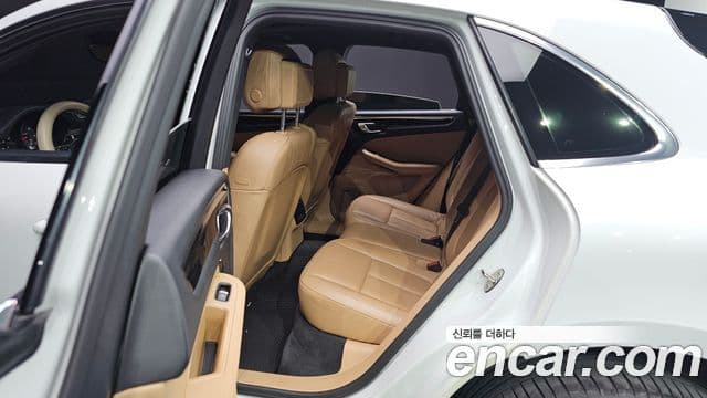 Porsche Macan 95B, 2017 11