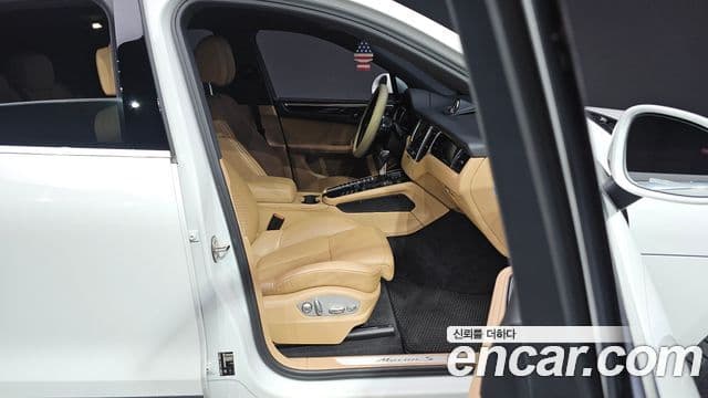 Porsche Macan 95B, 2017 12