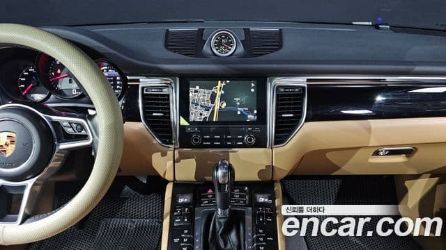 Porsche Macan 95B, 2017 16