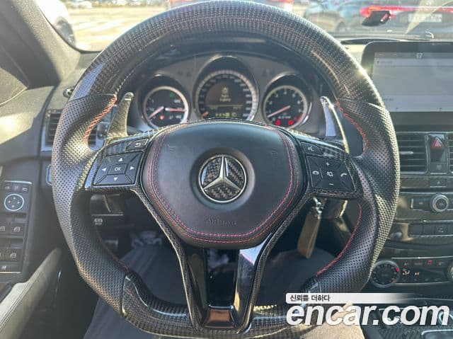 Mercedes-Benz C-класс W204 C63 AMG седан, 2009 16