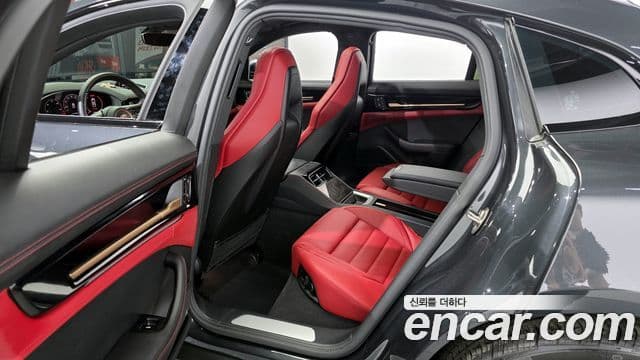 Porsche Panamera (976), 2024 11