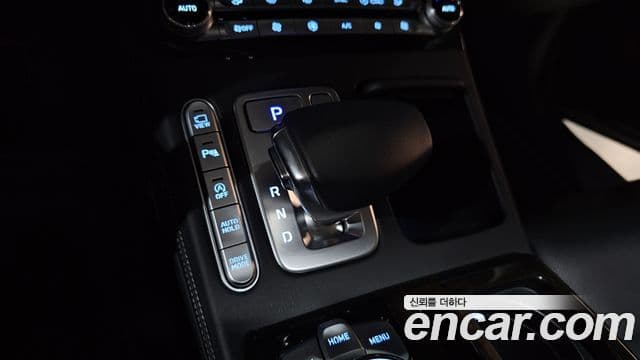 Genesis G90 Premium Luxury, 2020 9