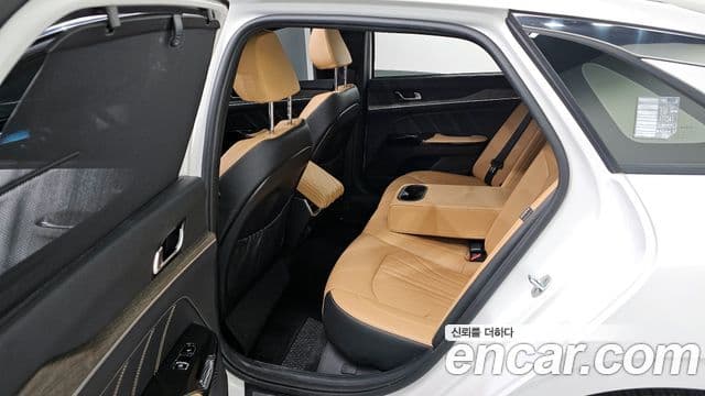 Kia K5 3세대 Signature, 2022 11