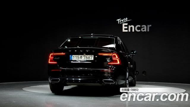 Volvo S60 3세대 B5 R-Design, 2022 4