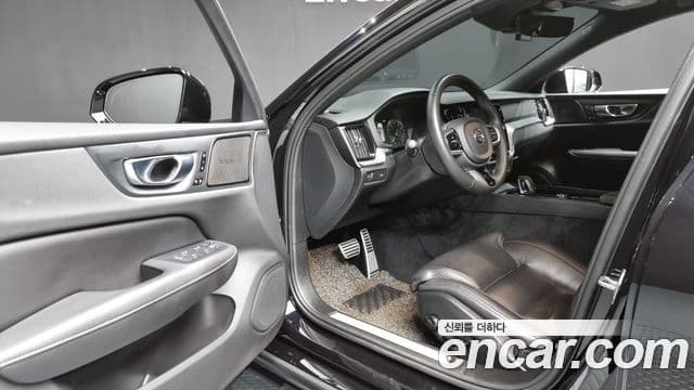 Volvo S60 3세대 B5 R-Design, 2022 10