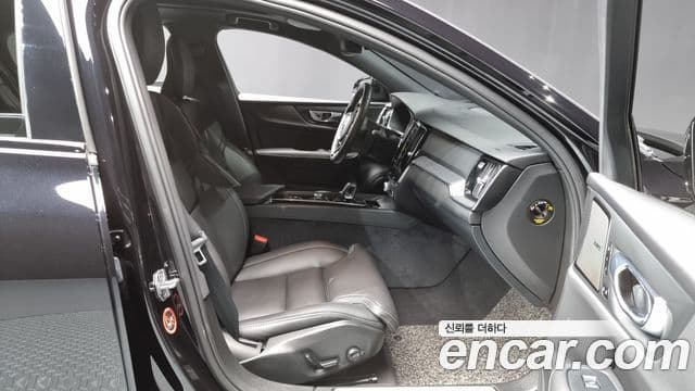 Volvo S60 3세대 B5 R-Design, 2022 11