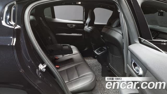 Volvo S60 3세대 B5 R-Design, 2022 12