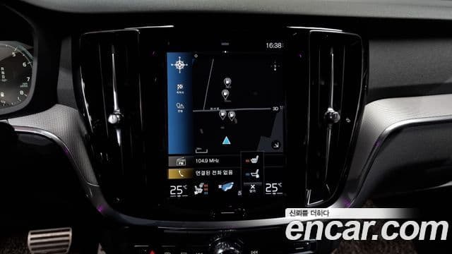 Volvo S60 3세대 B5 R-Design, 2022 14