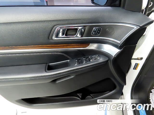 Ford Explorer 5세대, 2016 18