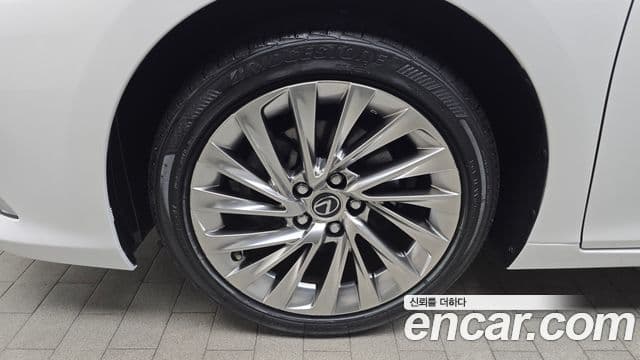 Lexus ES300h 7세대 Luxury Plus, 2023 все фото
