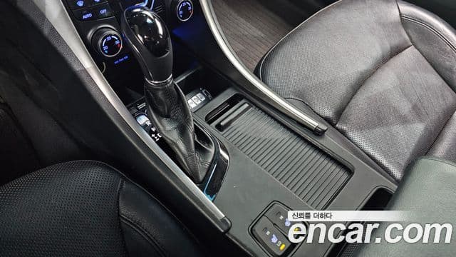 Hyundai YF Sonata Premier, 2012 9